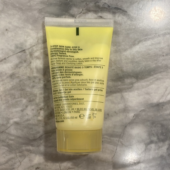 CLINIQUE dramatically different moisturizing gel - Picture 2 of 3